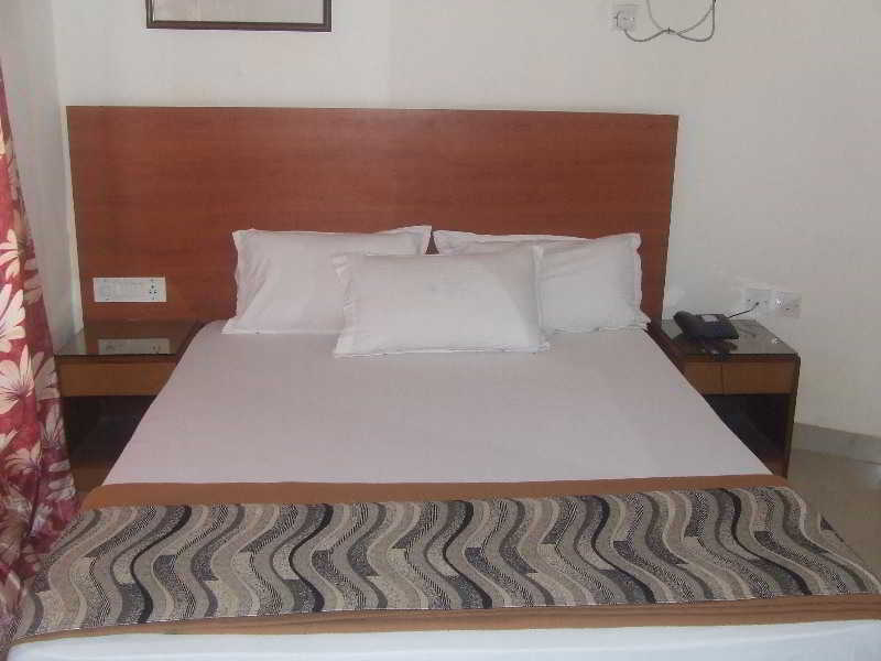 Hotel Brisa Marina Caranzalem Exterior photo