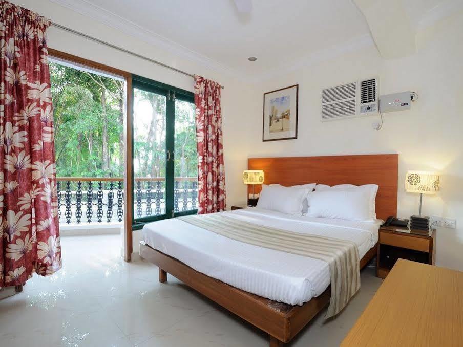 Hotel Brisa Marina Caranzalem Exterior photo