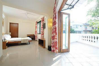Hotel Brisa Marina Caranzalem Exterior photo